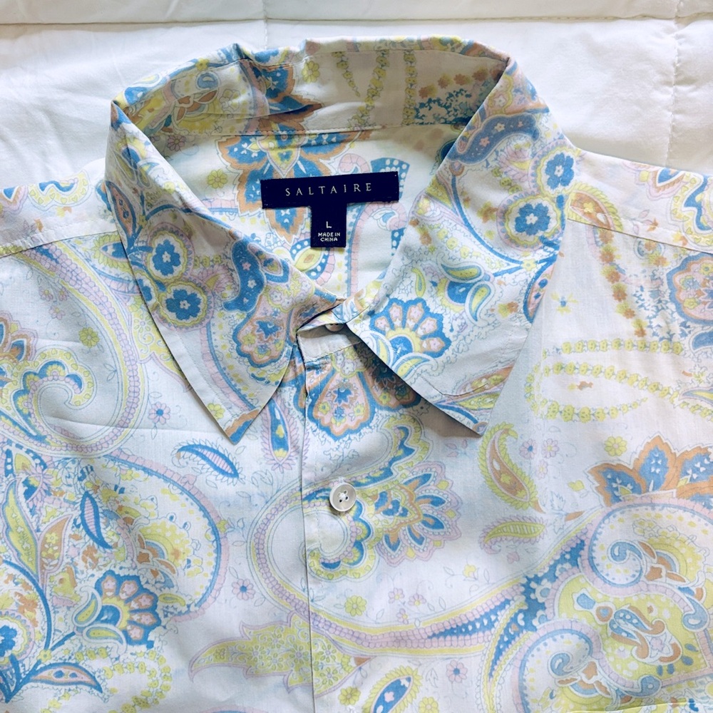 Summer Casual Button Down Shirt with Paisley Design size Men’s Large